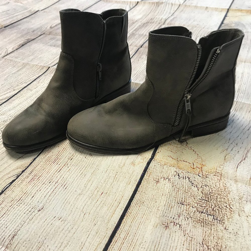 White Mountain Round Toe Zip Up Ankle Booties 8.5M